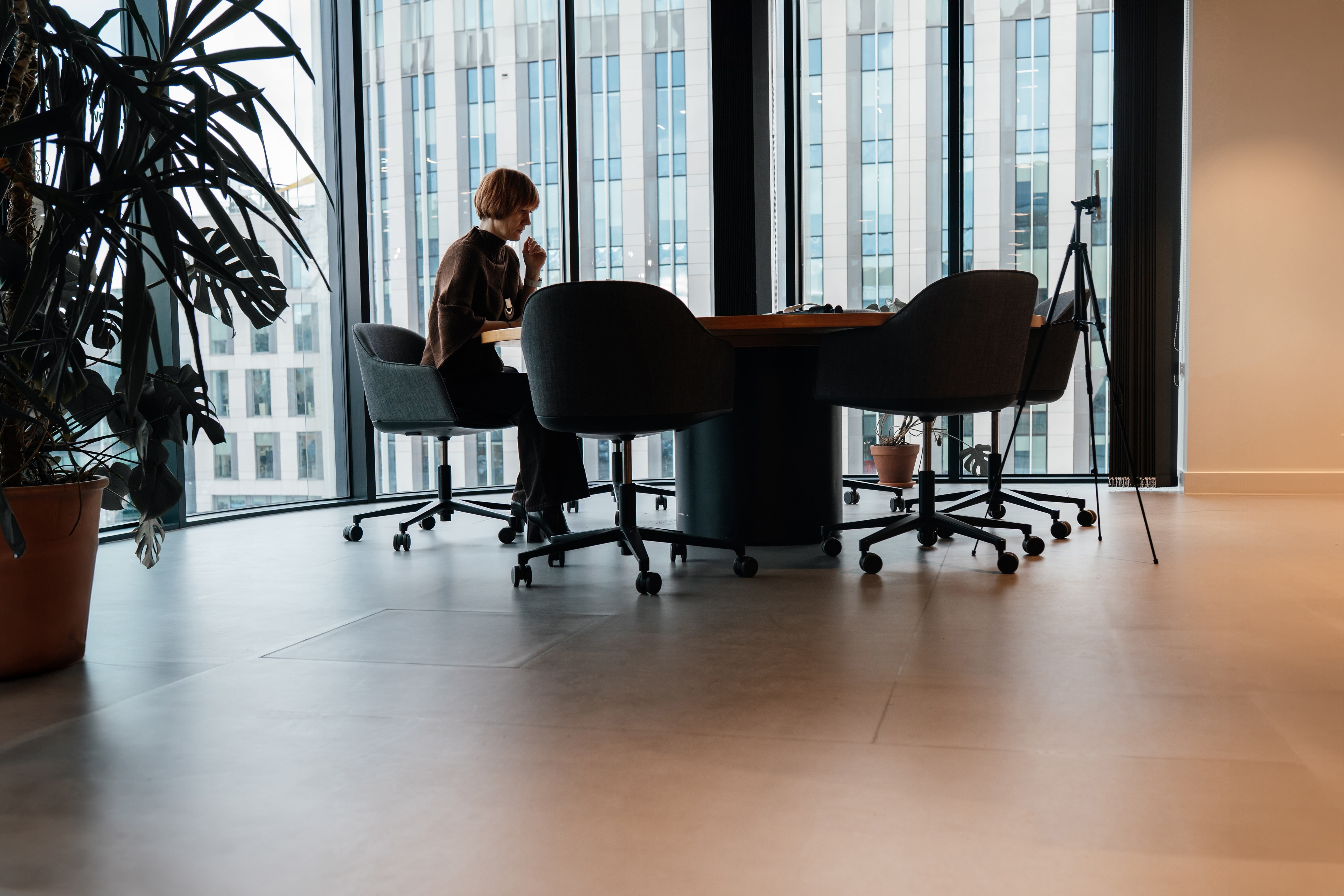 Sustaining performance under pressure
